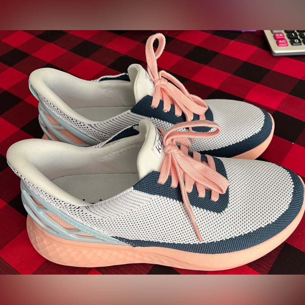 Kizik Women’s Athens - Bahama. Hands free, step in shoe! Like NEW!